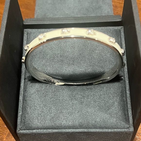 Skull studded bangle - Picture 2 of 3